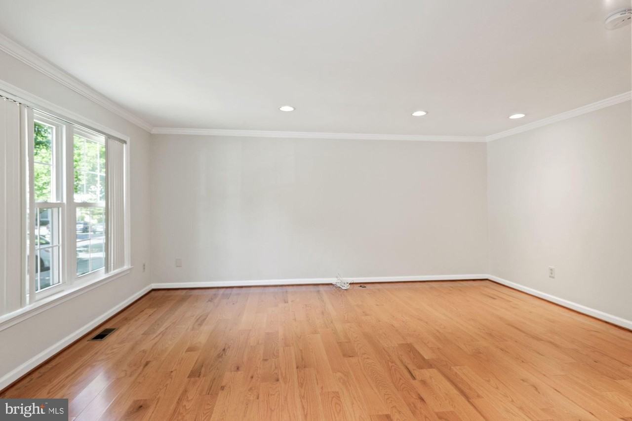 10511 Smithy Ct - Photo 3 of 21