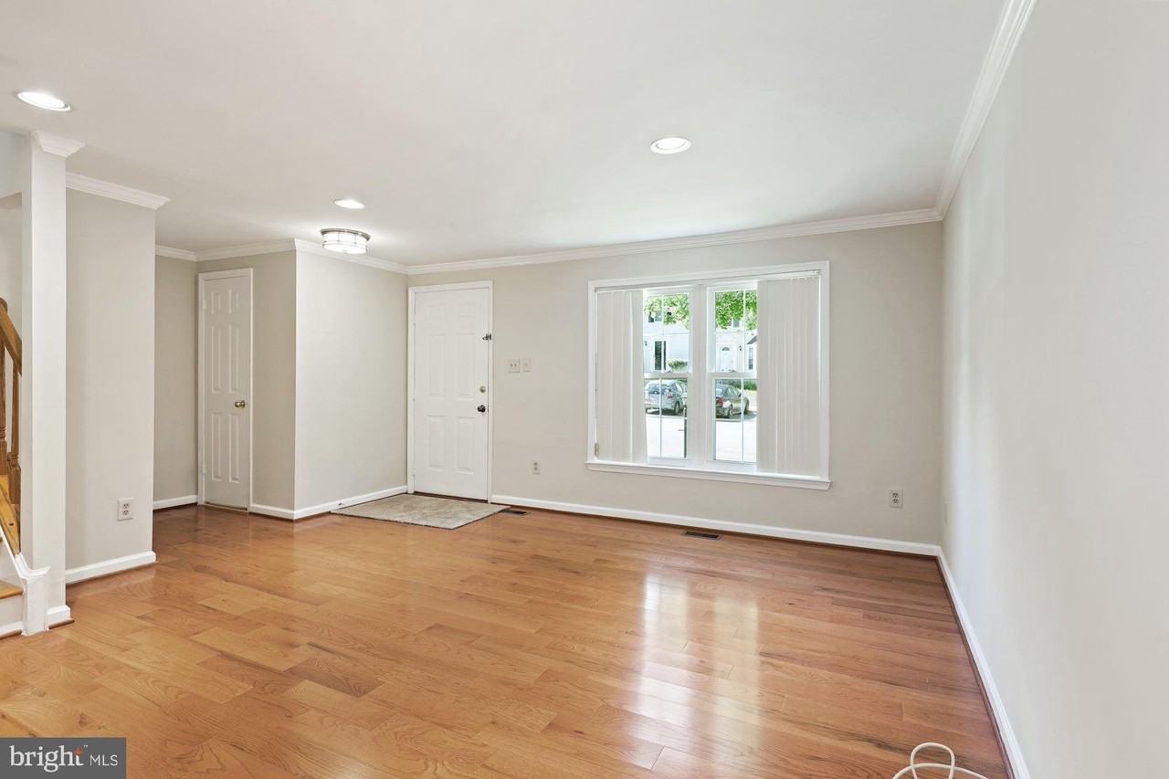 10511 Smithy Ct - Photo 4 of 21