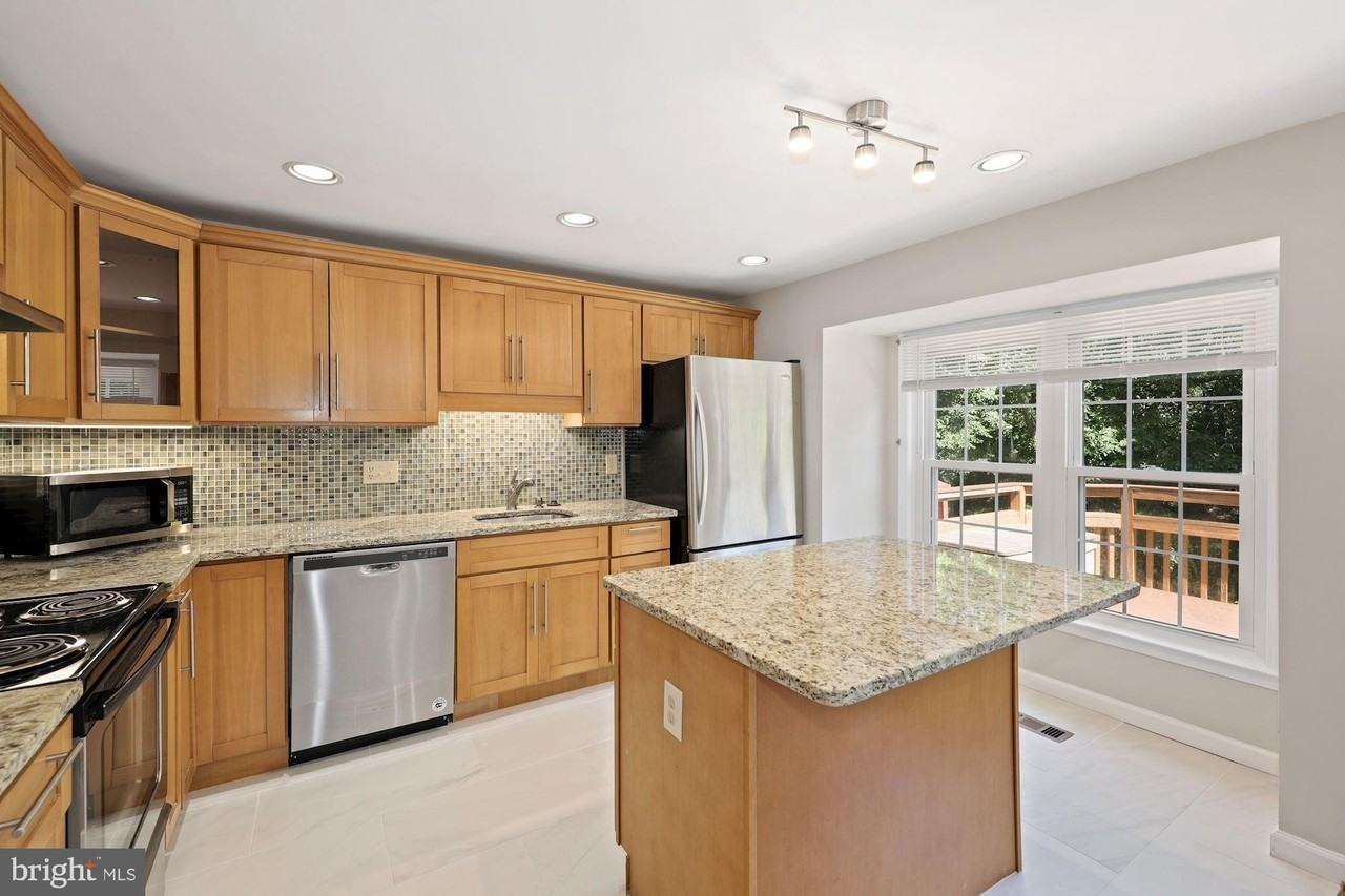 10511 Smithy Ct - Photo 5 of 21