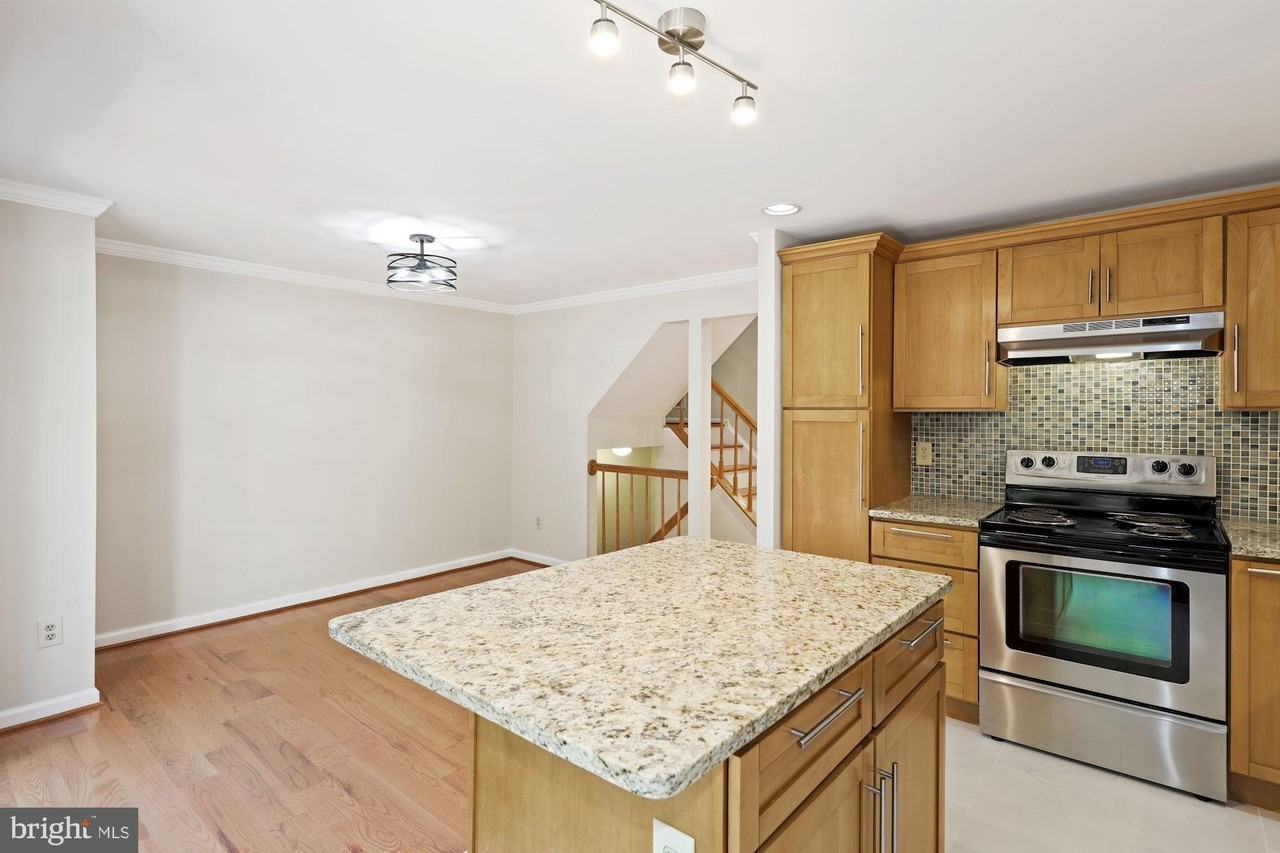 10511 Smithy Ct - Photo 6 of 21