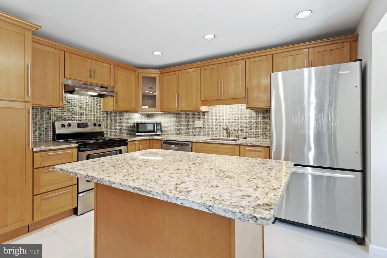10511 Smithy Ct - Photo 7 of 21