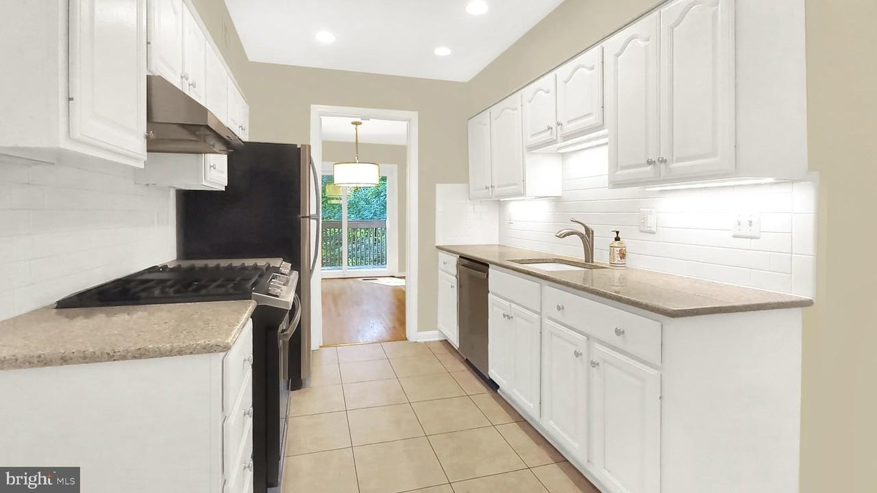6338 Montrose Rd - Photo 6 of 19