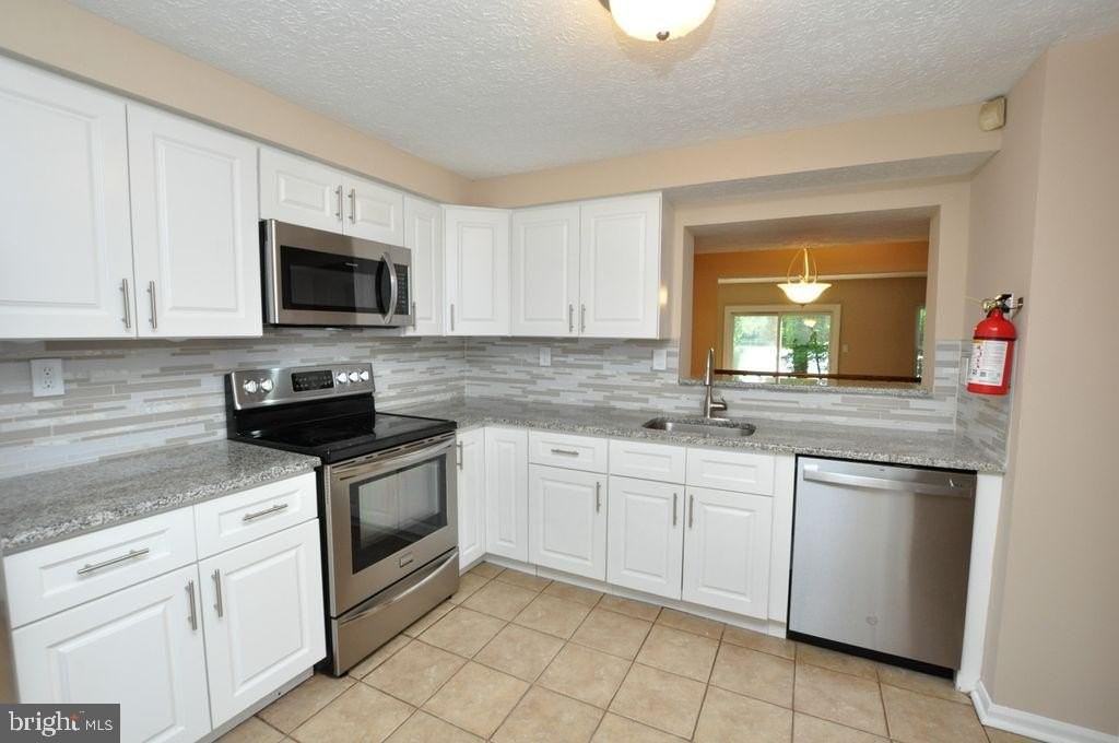 23 Waterview Ct - Photo 3 of 18
