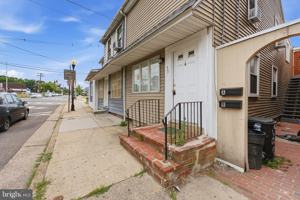 featured image of 93 Washington St #1