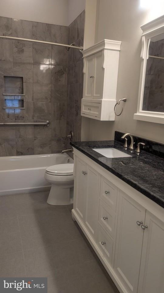 255 Nassau St #305 - Photo 3 of 6