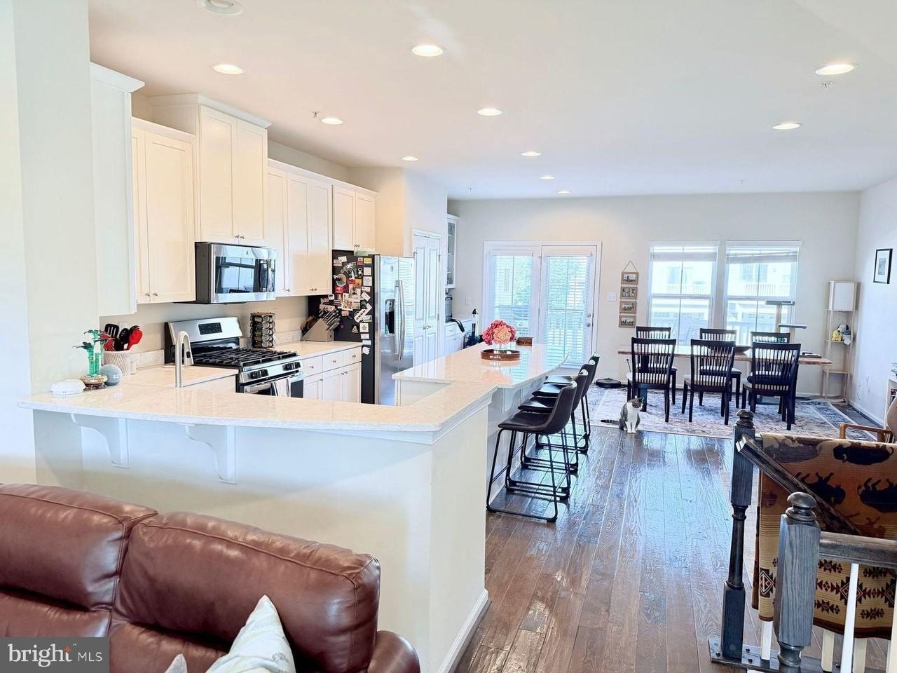 215 Quarry Point Rd - Photo 6 of 32