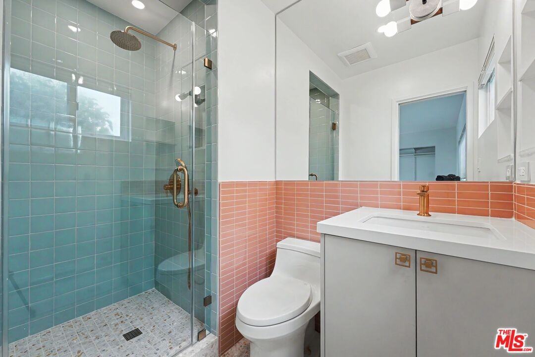 827 15th St #1 - Photo 4 of 8