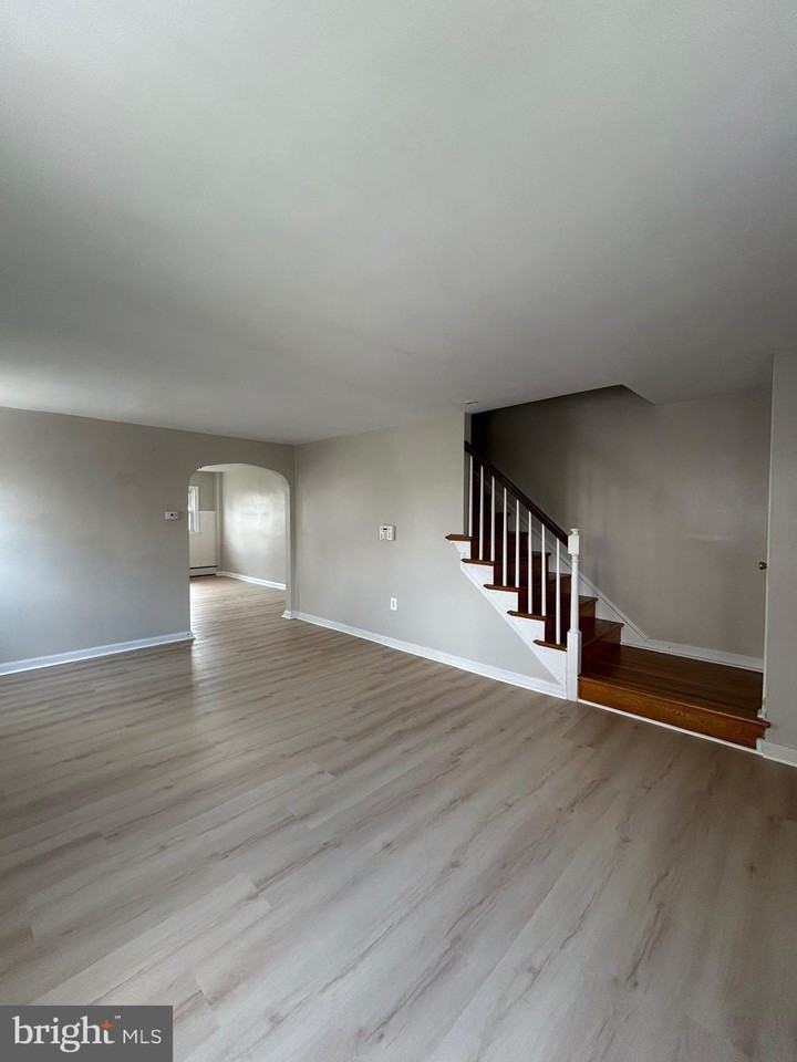 1852 Harfman Dr - Photo 4 of 21