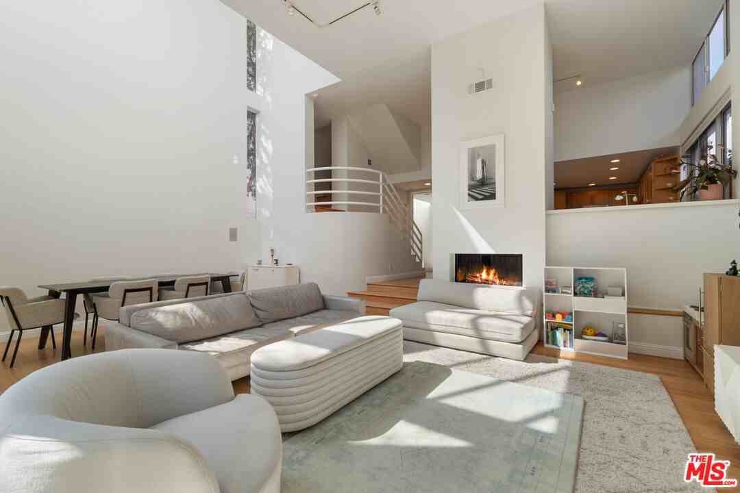 11925 Goshen Ave #4 - Photo 6 of 8