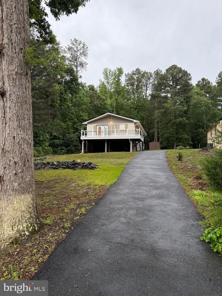 231 Lake Caroline Dr - Photo 2 of 20