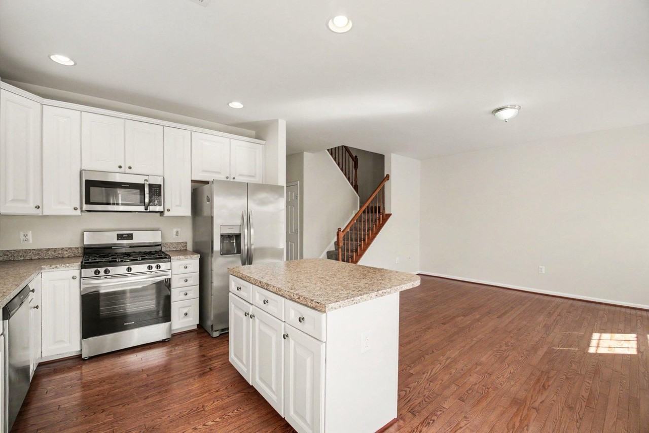 1114 Ellis Ave - Photo 6 of 23