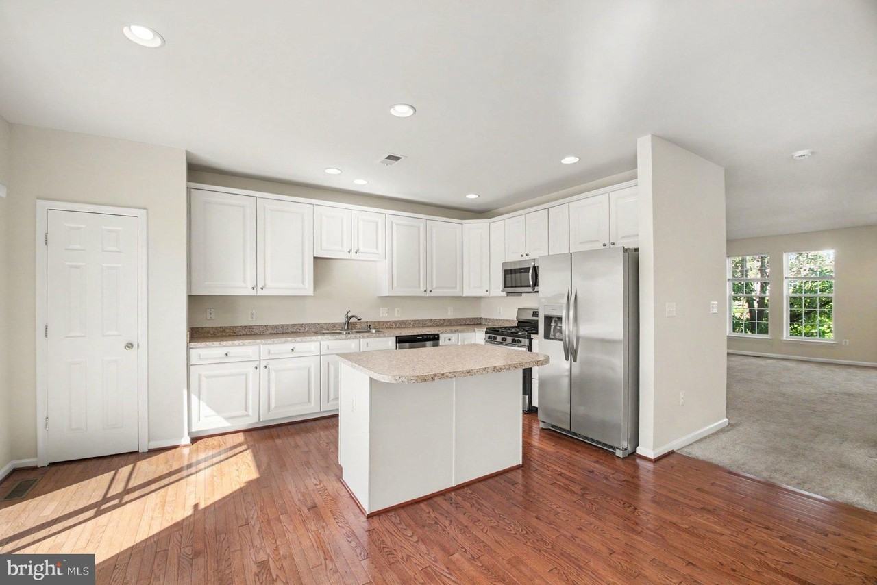1114 Ellis Ave - Photo 7 of 23