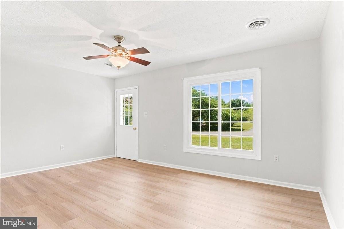 102 Linwood Ct - Photo 5 of 50