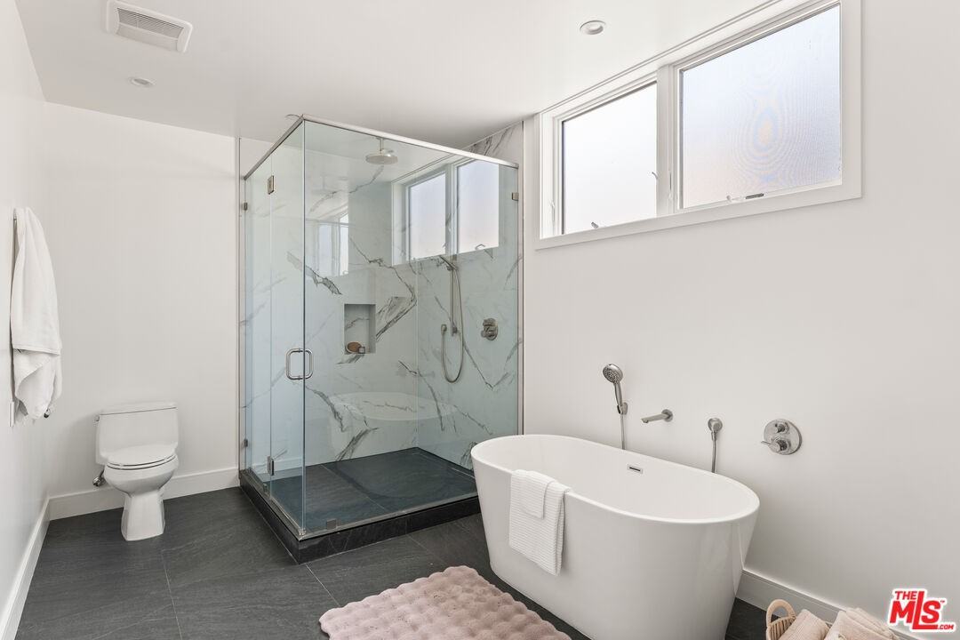 732 Indiana Ave - Photo 3 of 8