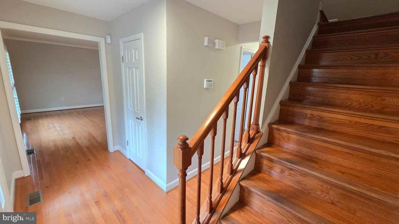 8201 Hensley Ct - Photo 2 of 36