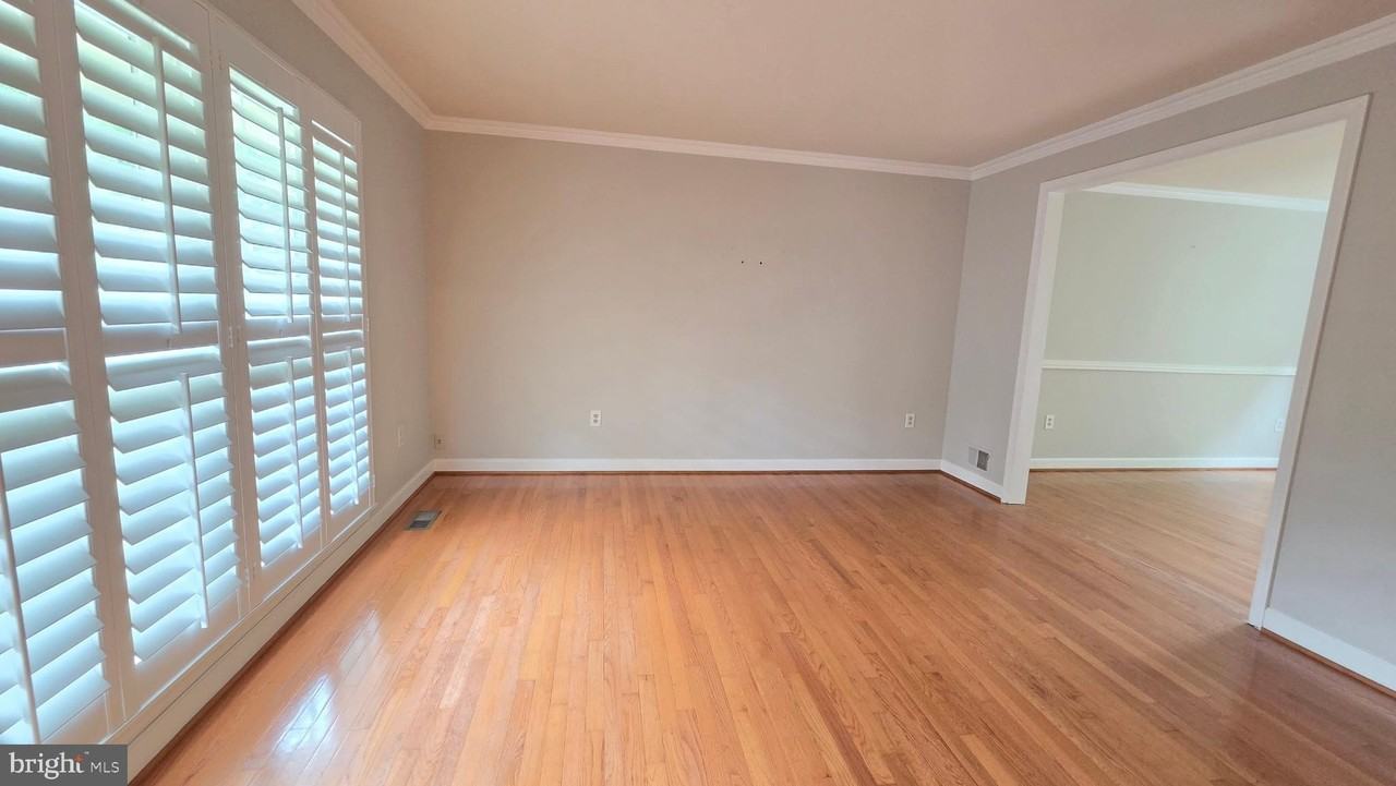8201 Hensley Ct - Photo 3 of 36