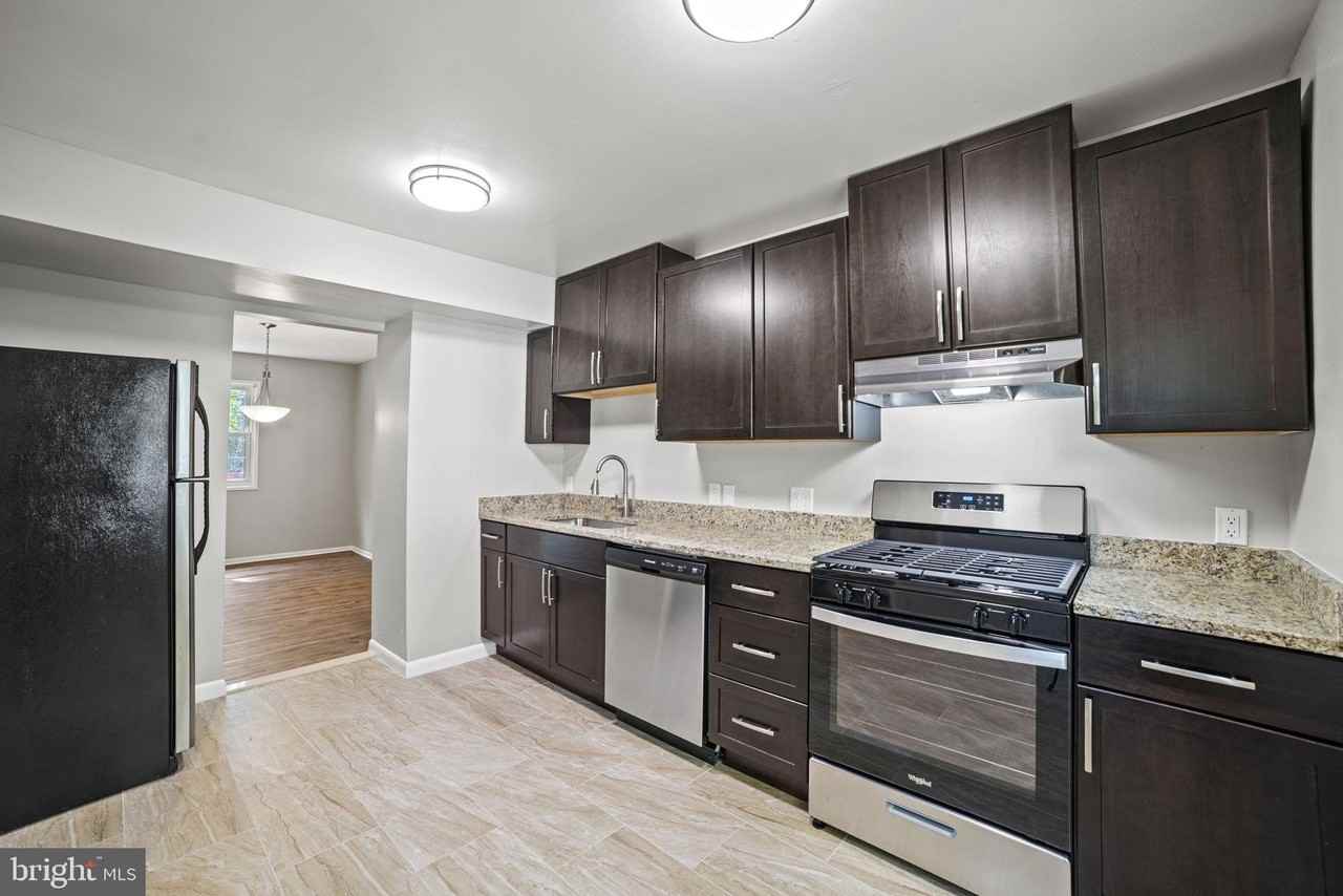 9328 Humphries Dr - Photo 7 of 20