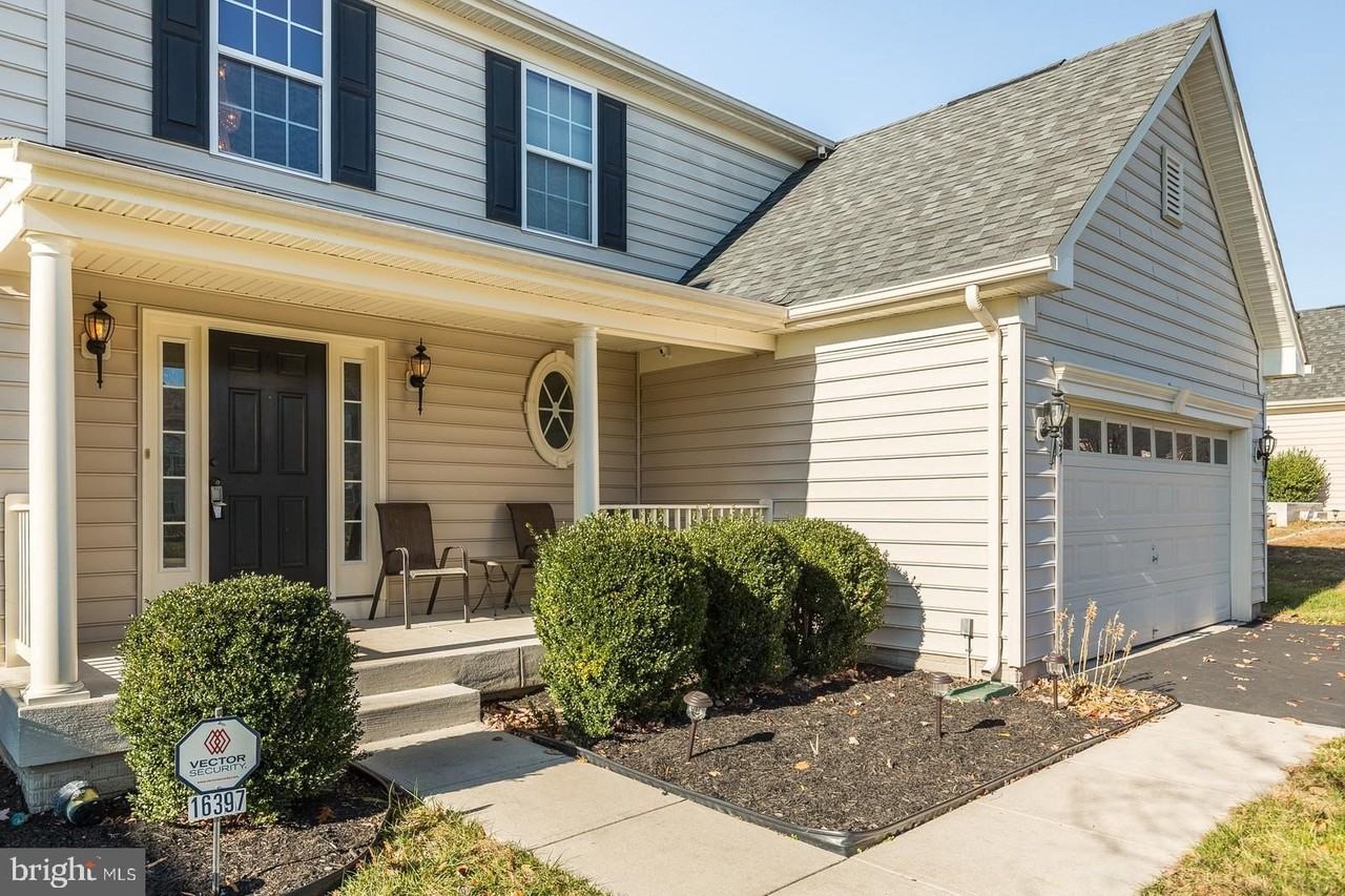 16397 Topsail Ln - Photo 3 of 34