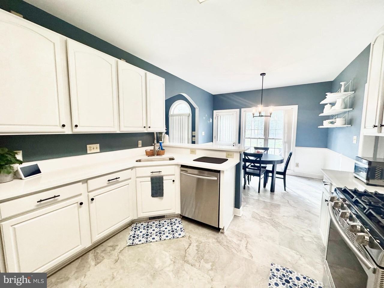 4952 Lansdowne Rd - Photo 4 of 32