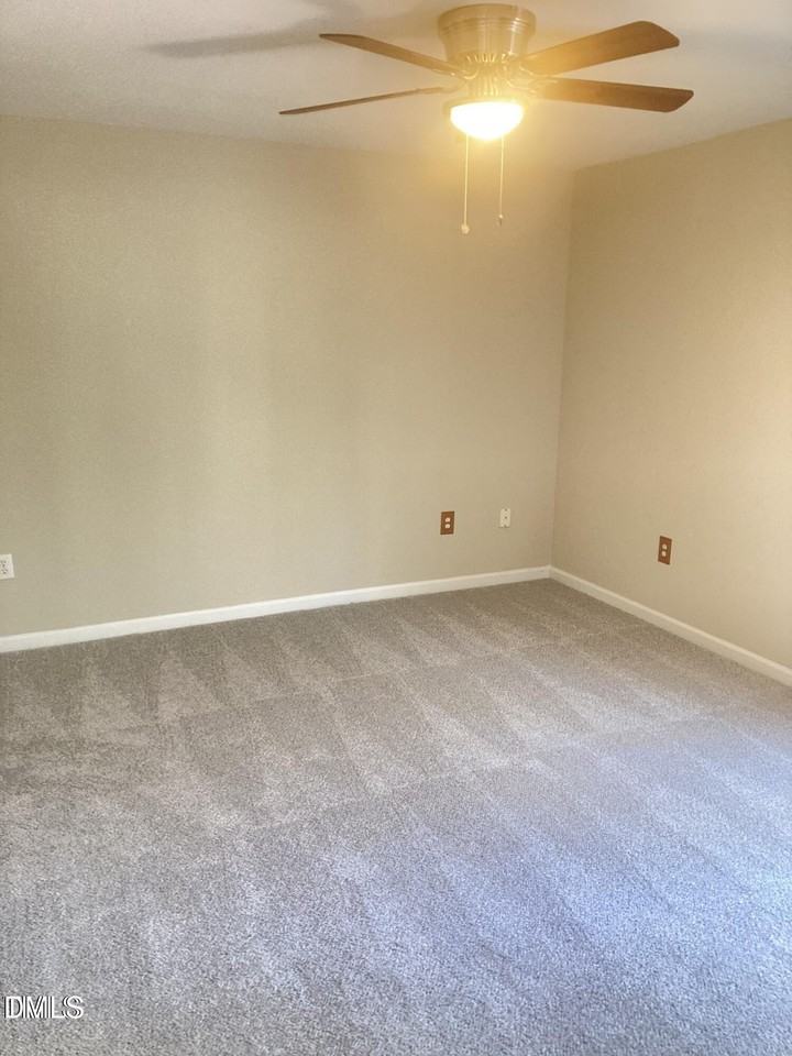 404 Creekway Dr - Photo 3 of 5
