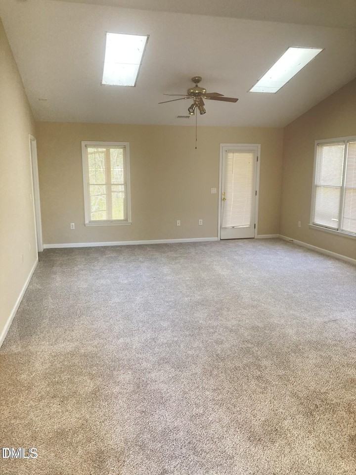 404 Creekway Dr - Photo 4 of 5