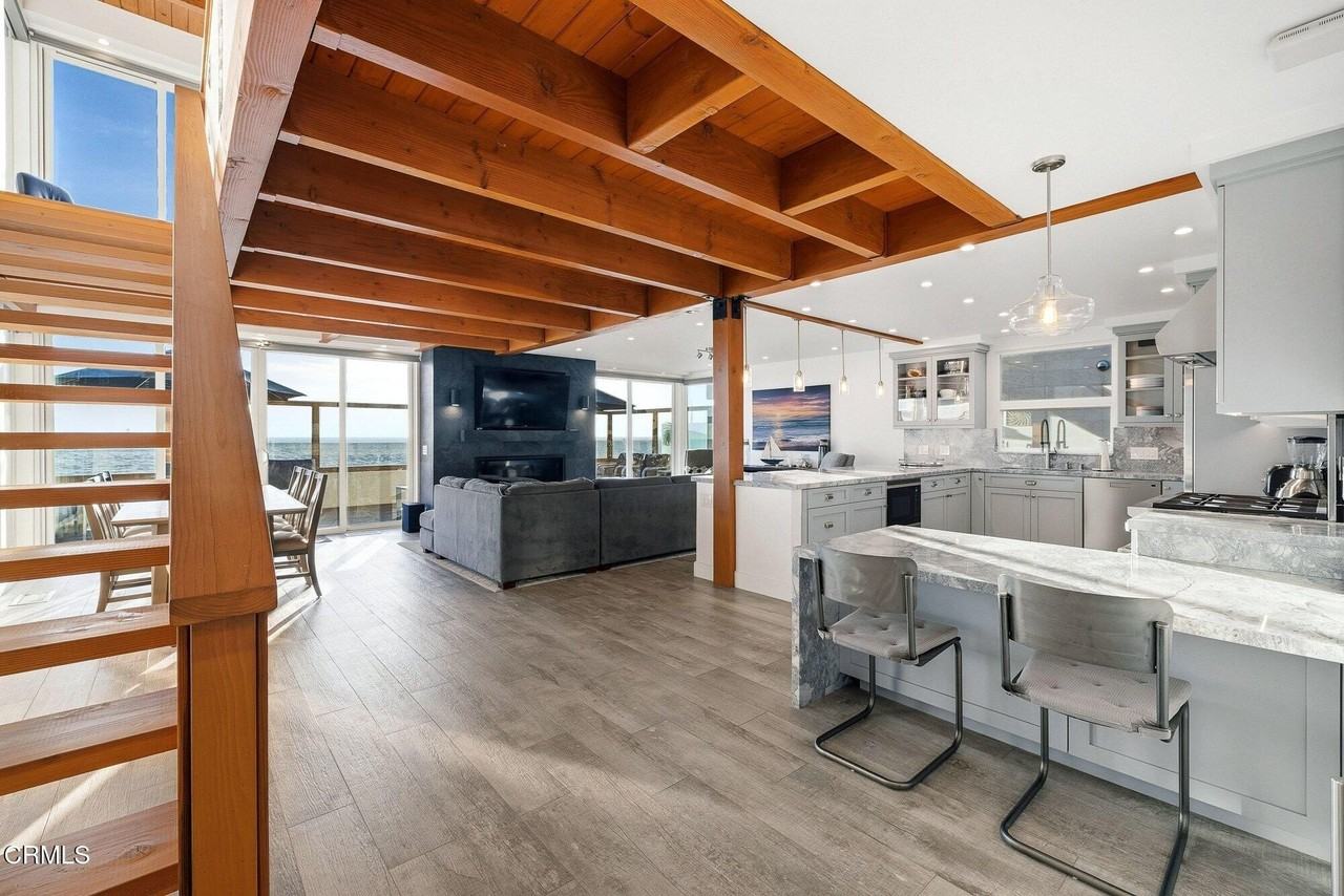 3373 Ocean Dr - Photo 4 of 50