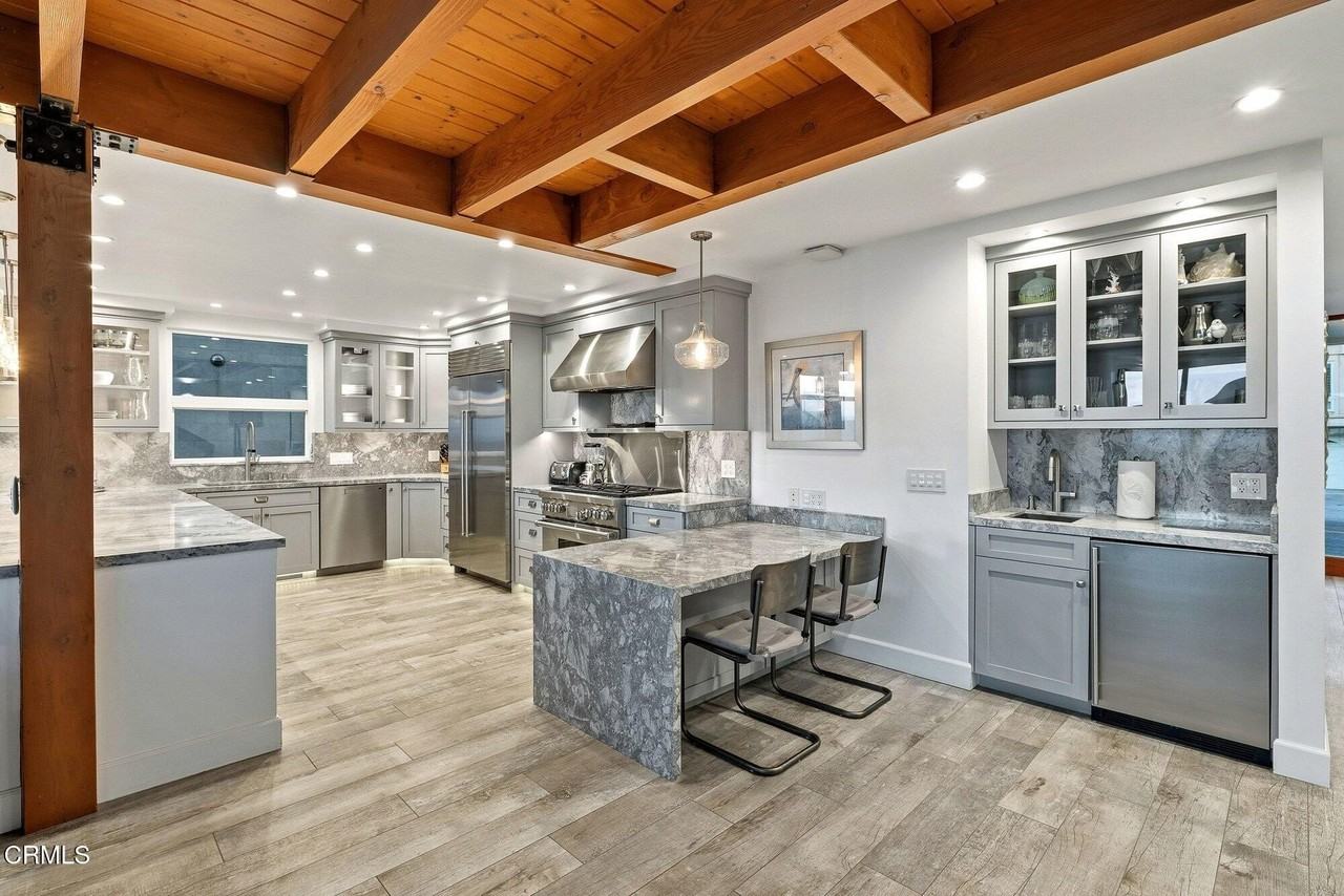 3373 Ocean Dr - Photo 6 of 50