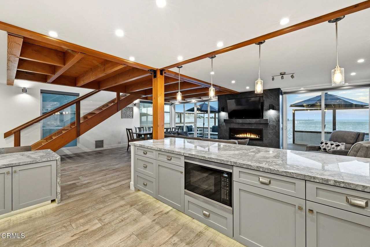 3373 Ocean Dr - Photo 7 of 50