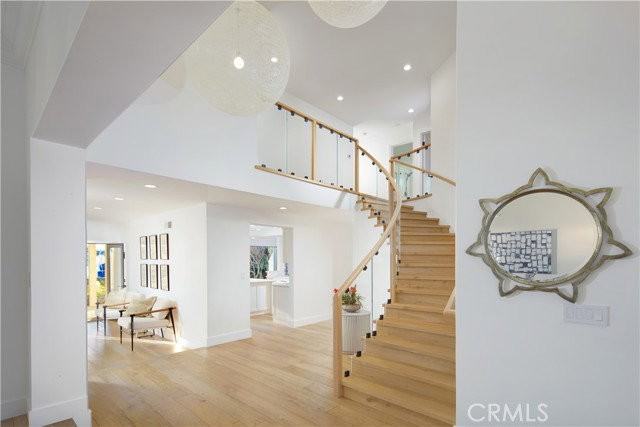 2572 Bayshore Dr - Photo 2 of 8