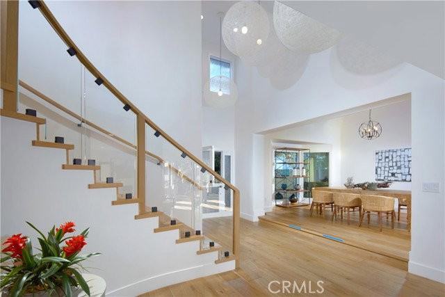 2572 Bayshore Dr - Photo 3 of 8