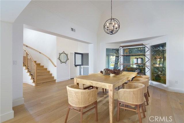 2572 Bayshore Dr - Photo 4 of 8