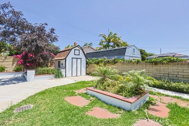 11851 Wisteria Ave - Photo 3 of 8