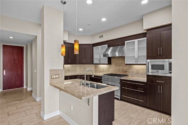 402 Rockefeller #305 - Photo 4 of 8