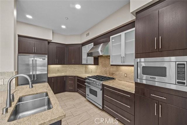 402 Rockefeller #305 - Photo 5 of 8