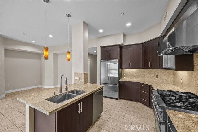 402 Rockefeller #305 - Photo 7 of 8