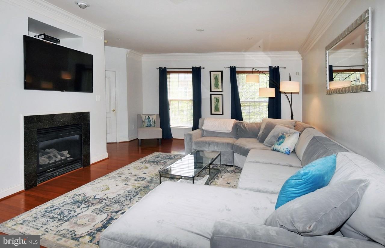 2107 Clark Pl - Photo 7 of 33