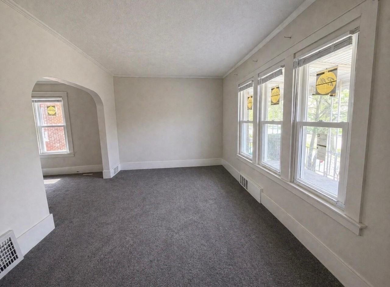 5856 Barrett St - Photo 5 of 9