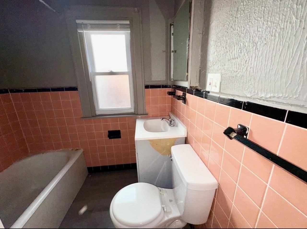 5856 Barrett St - Photo 7 of 9
