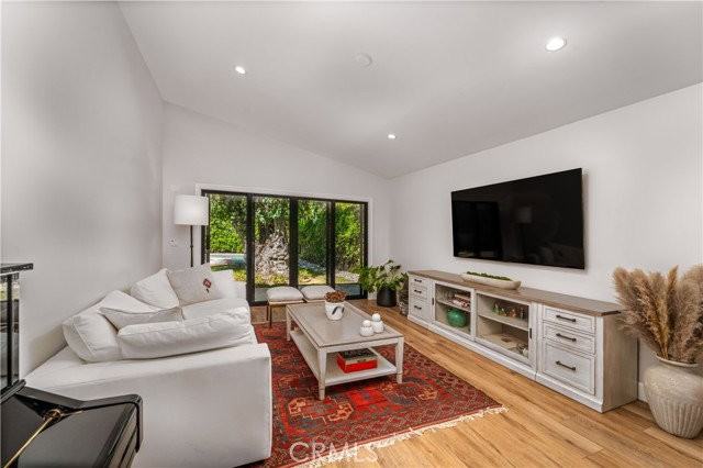 21327 Providencia St - Photo 2 of 8