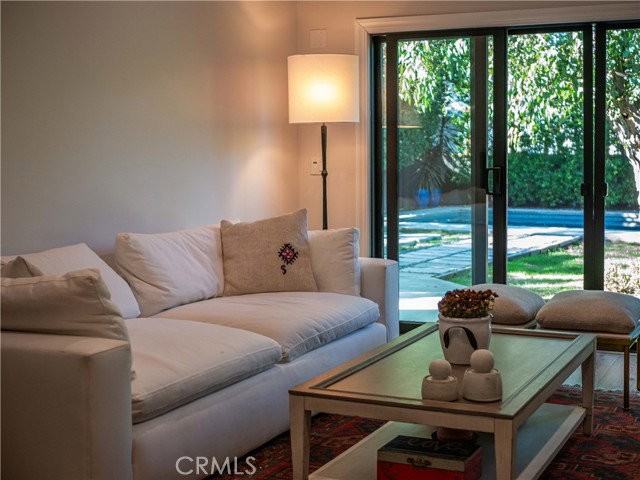 21327 Providencia St - Photo 6 of 8