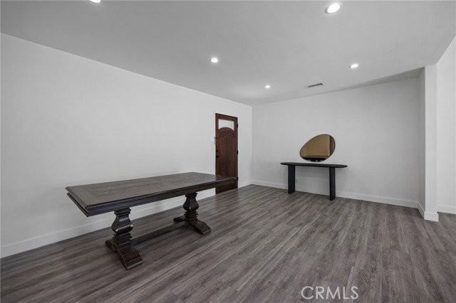 18015 Collins St - Photo 6 of 8