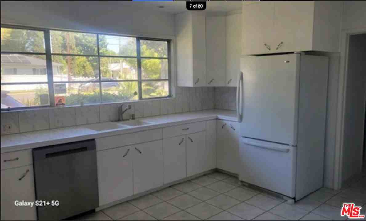 17402 Hart St - Photo 6 of 7