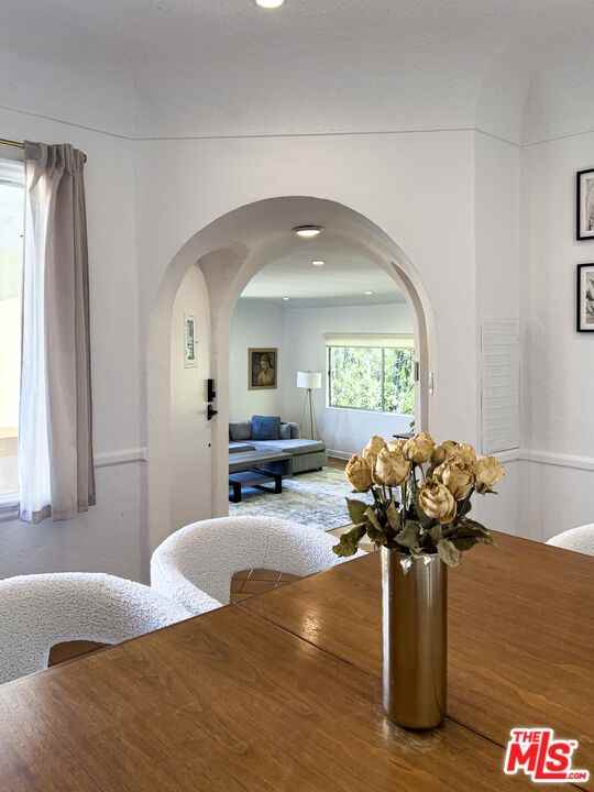 1903 Holmby Ave - Photo 5 of 8