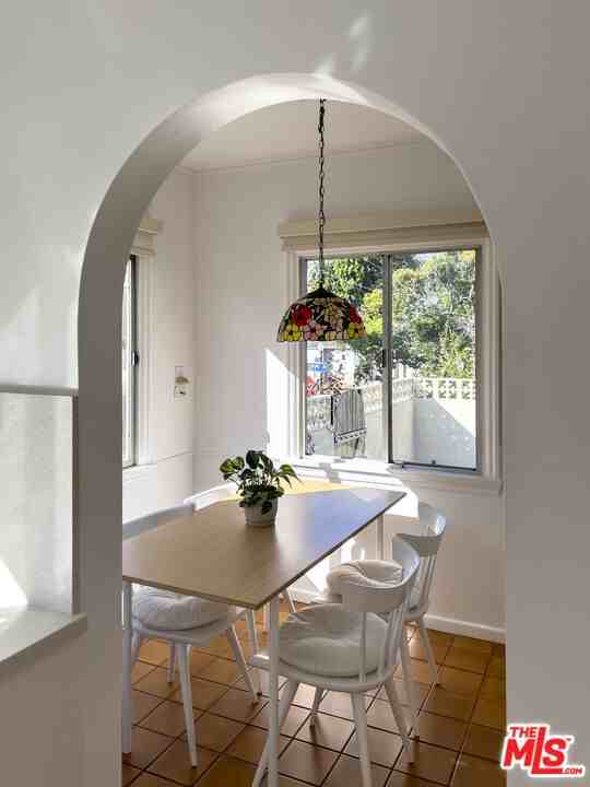 1903 Holmby Ave - Photo 6 of 8