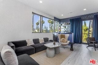 137 N Doheny Dr #3 - Photo 5 of 8
