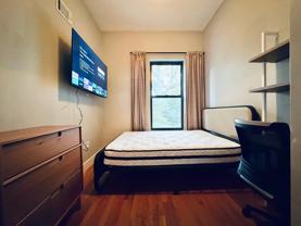 Private Bedroom in 6 Bedroom/3 Bathroom Home - Photo 1 of 1