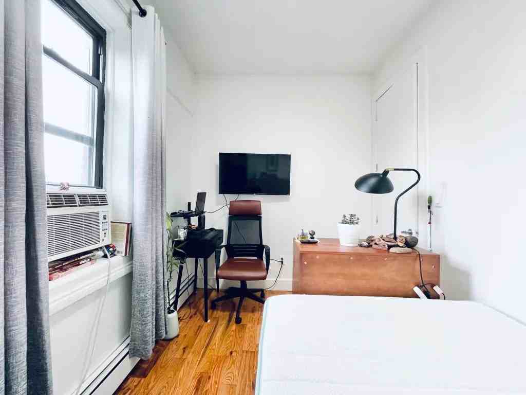 Private Bedroom in 4 Bedroom/1 Bathroom Home - Photo 3 of 8