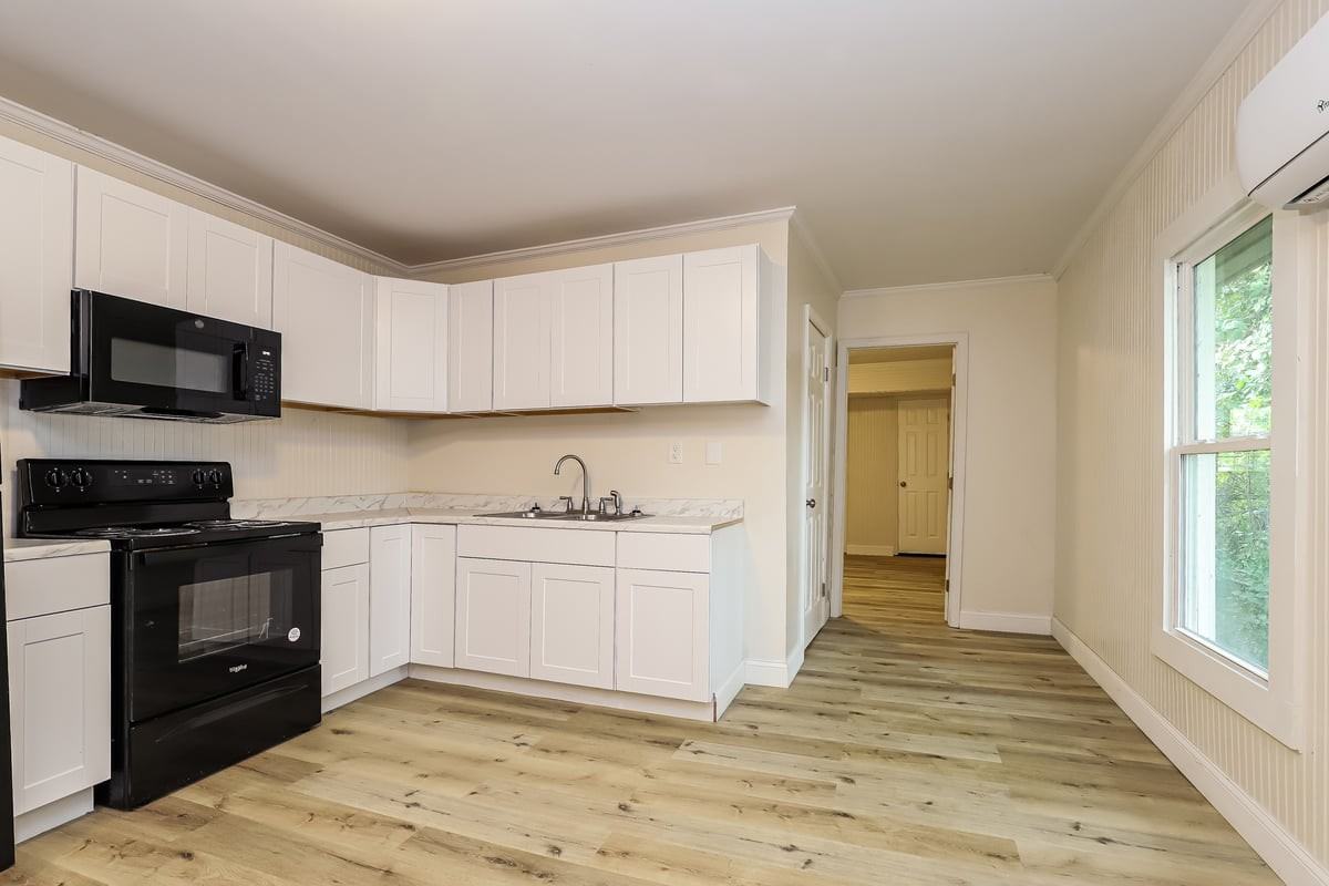 1312 Vernon Pl #A - Photo 2 of 11