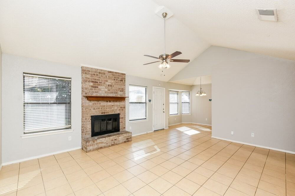 717 Parkwest Blvd - Photo 3 of 16