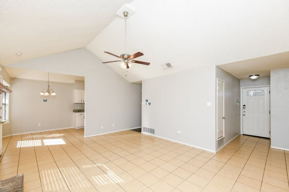 717 Parkwest Blvd - Photo 4 of 16